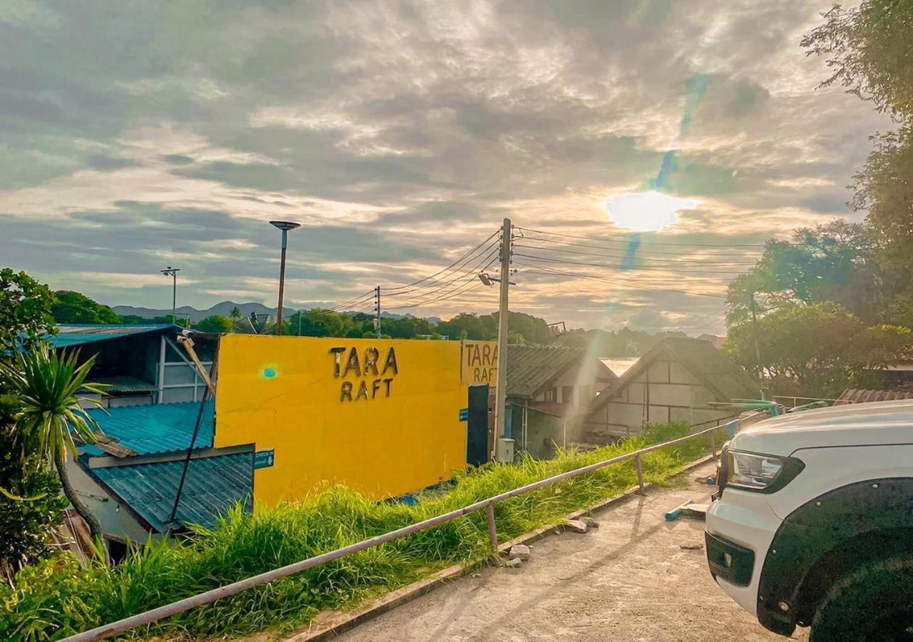 Hotel Tara Raft Kanchanaburi Esterno foto