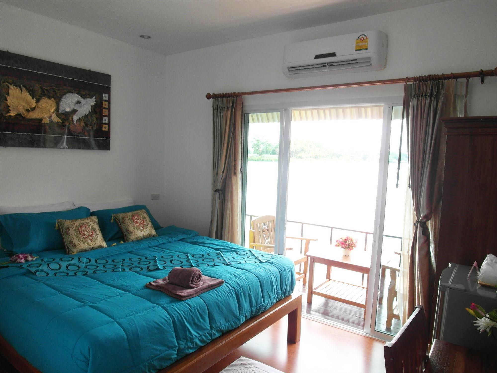 Hotel Tara Raft Kanchanaburi Esterno foto