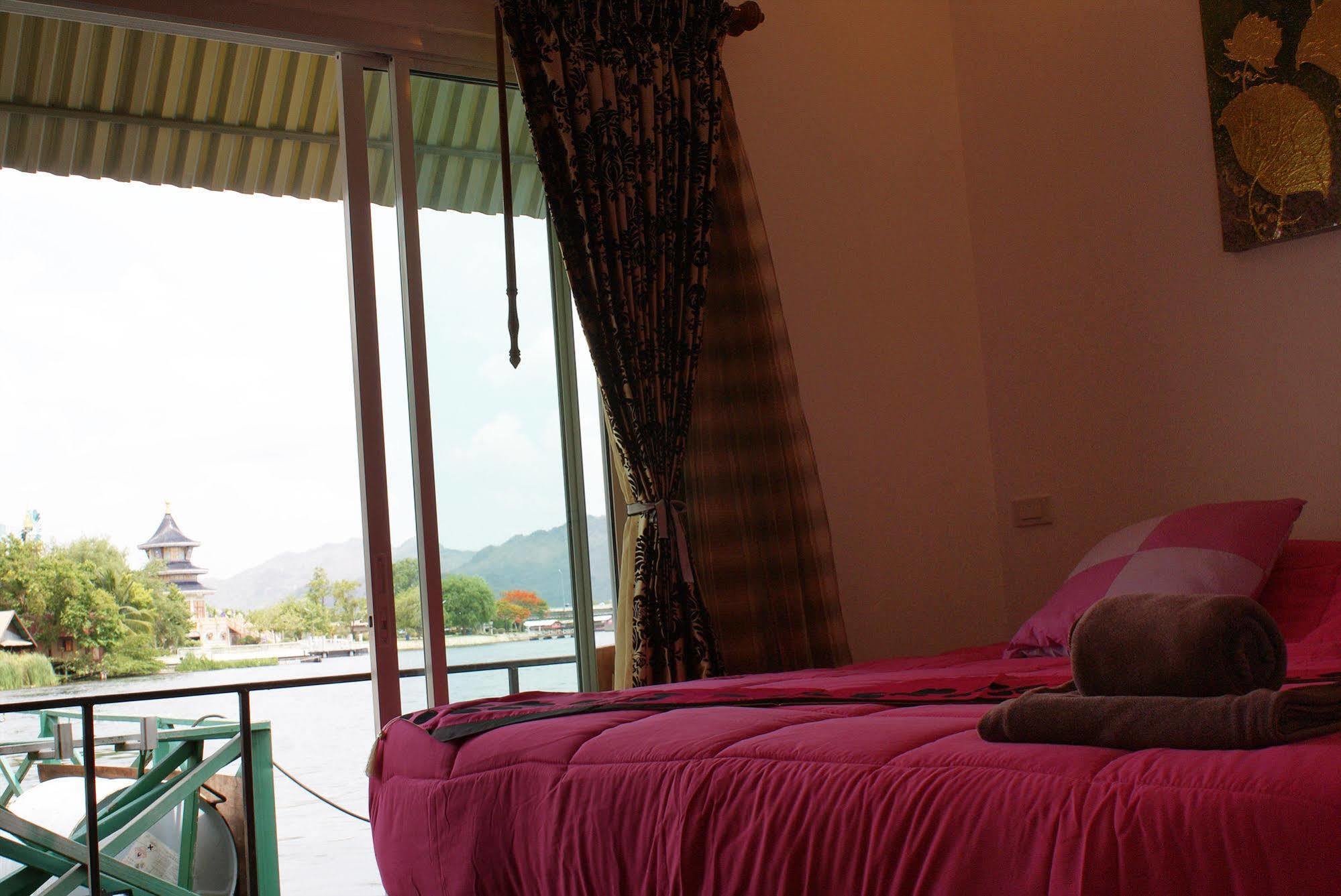 Hotel Tara Raft Kanchanaburi Esterno foto