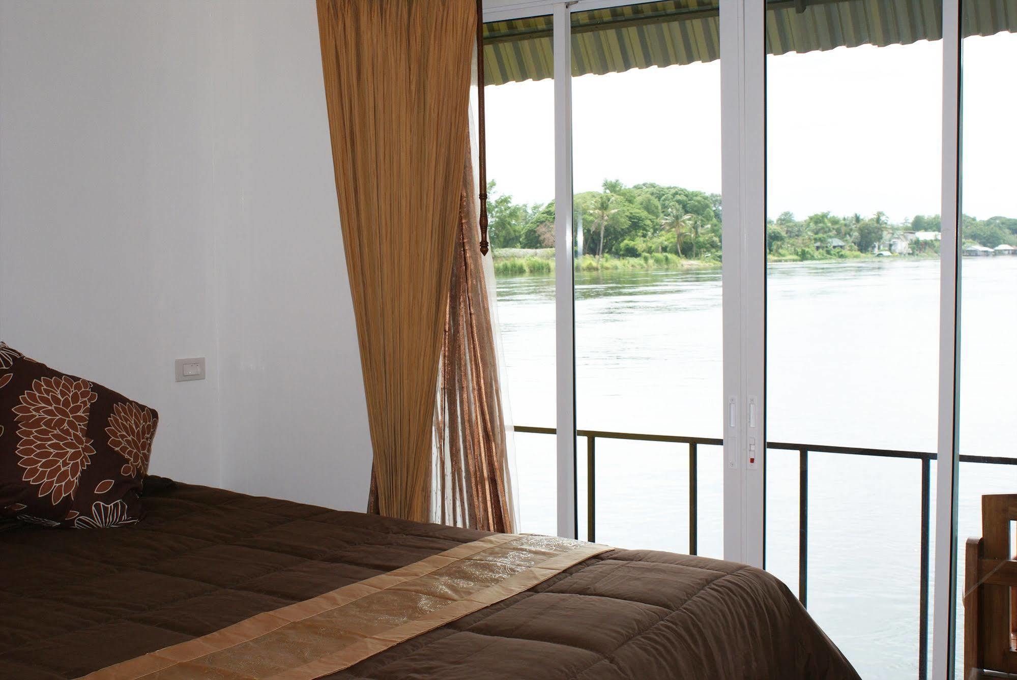 Hotel Tara Raft Kanchanaburi Esterno foto